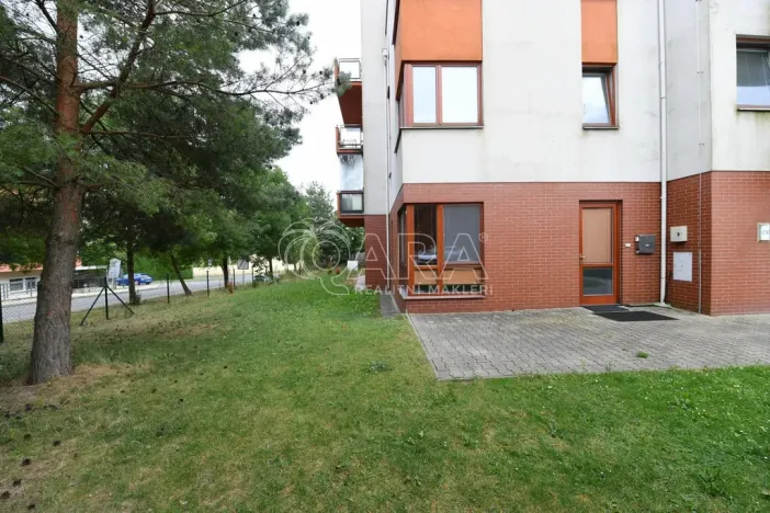 Prodej obchodního prostoru, Jesenice, Cedrová, 56 m2