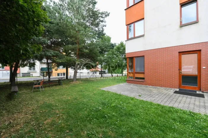 Prodej obchodního prostoru, Jesenice, Cedrová, 56 m2