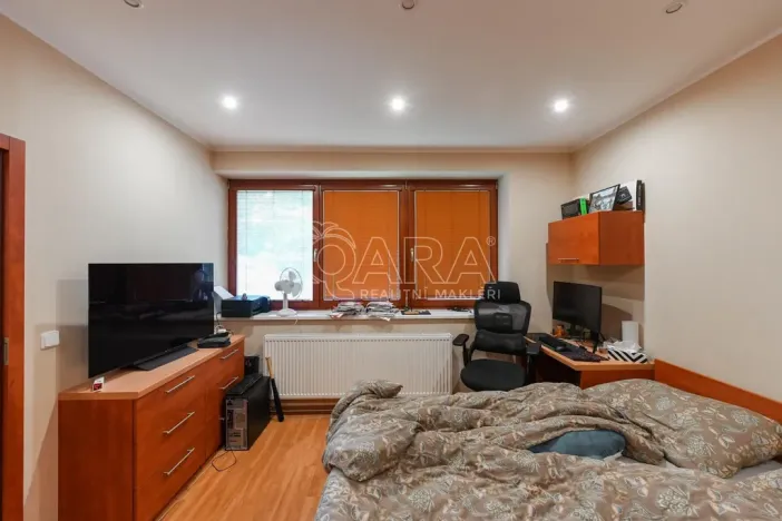 Prodej obchodního prostoru, Jesenice, Cedrová, 56 m2
