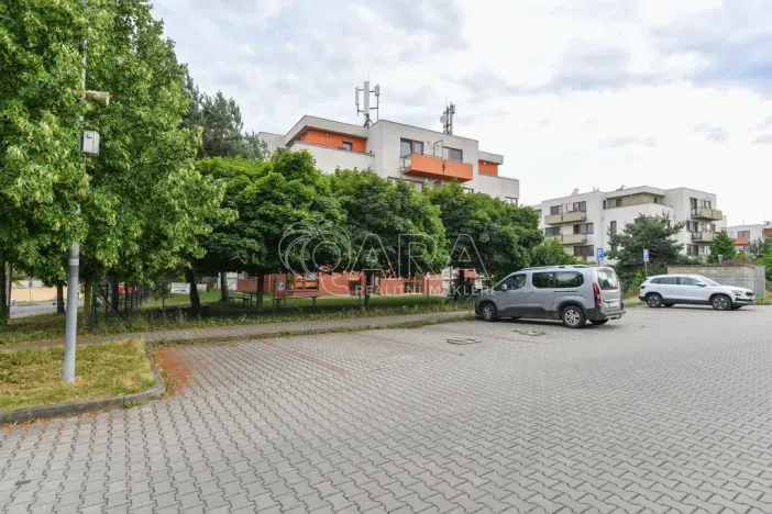 Prodej obchodního prostoru, Jesenice, Cedrová, 56 m2