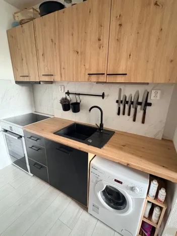 Prodej bytu 2+kk, Praha, Bazovského, 42 m2