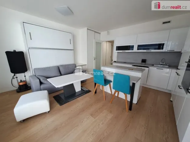 Pronájem bytu 1+kk, Praha - Nusle, Nuselská, 34 m2