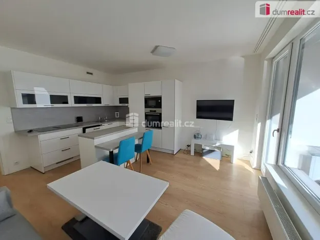 Pronájem bytu 1+kk, Praha - Nusle, Nuselská, 34 m2