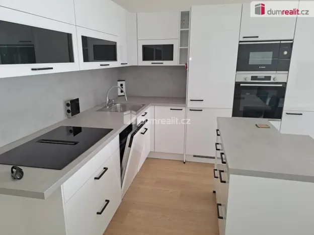 Pronájem bytu 1+kk, Praha - Nusle, Nuselská, 34 m2