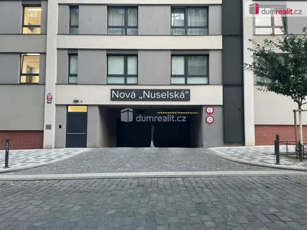 Pronájem bytu 1+kk, Praha - Nusle, Nuselská, 34 m2