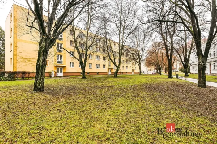 Prodej bytu 2+1, Slavkov u Brna, Komenského náměstí, 53 m2