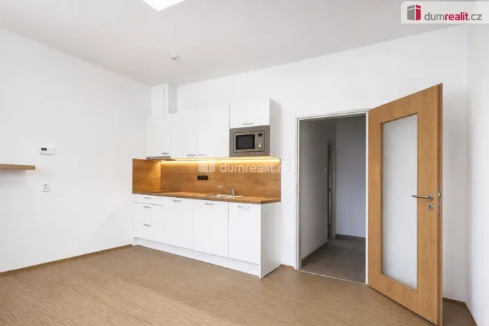 Pronájem bytu 1+kk, Praha - Březiněves, Na hlavní, 30 m2
