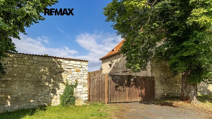 Prodej zemědělského objektu, Počedělice, 2500 m2