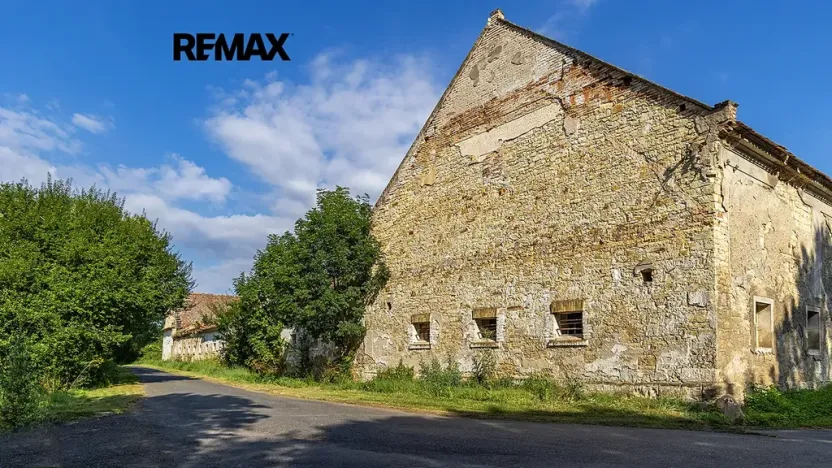 Prodej zemědělského objektu, Počedělice, 2500 m2