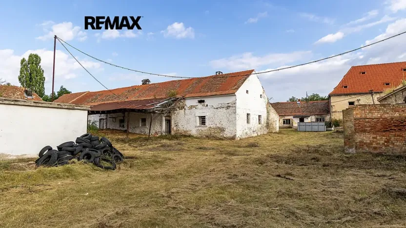 Prodej zemědělského objektu, Počedělice, 2500 m2