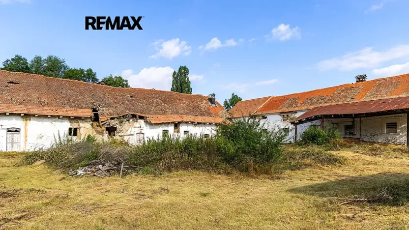 Prodej zemědělského objektu, Počedělice, 2500 m2