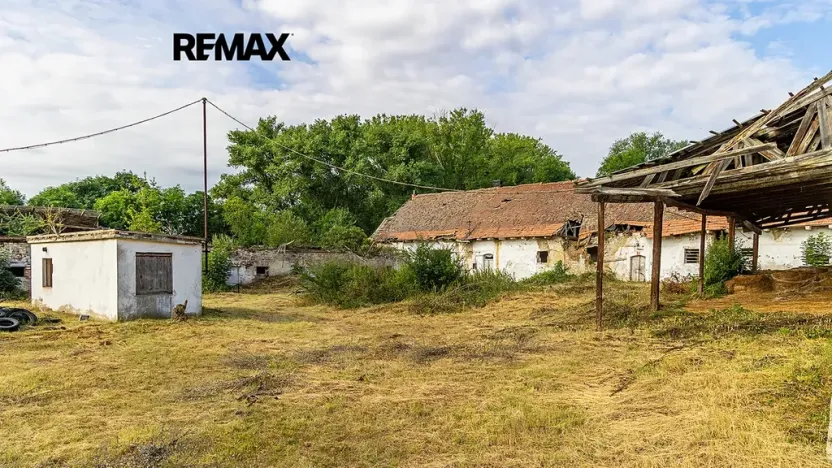Prodej zemědělského objektu, Počedělice, 2500 m2