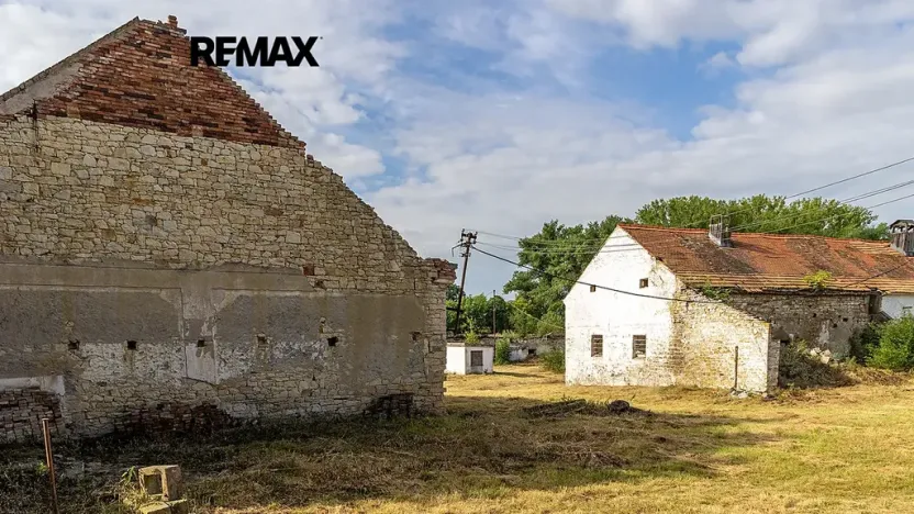 Prodej zemědělského objektu, Počedělice, 2500 m2