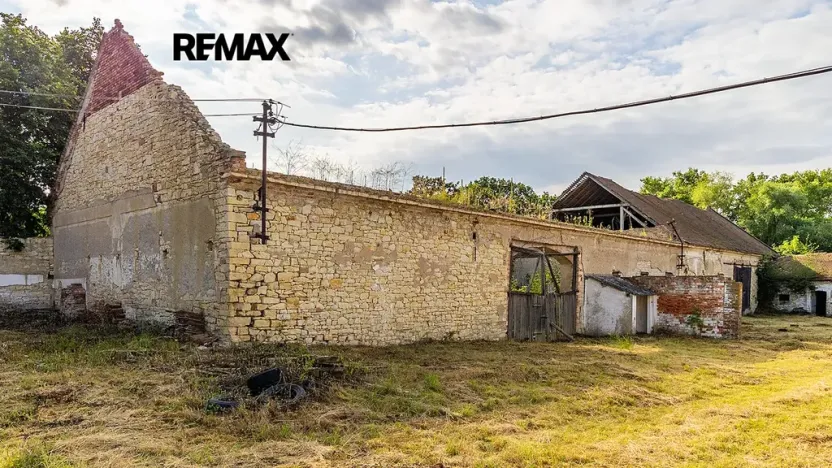 Prodej zemědělského objektu, Počedělice, 2500 m2