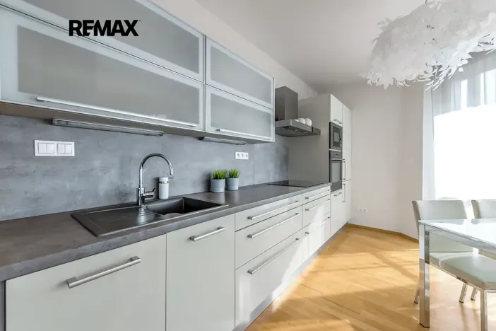Pronájem bytu 2+kk, Praha - Žižkov, Ke kapslovně, 70 m2