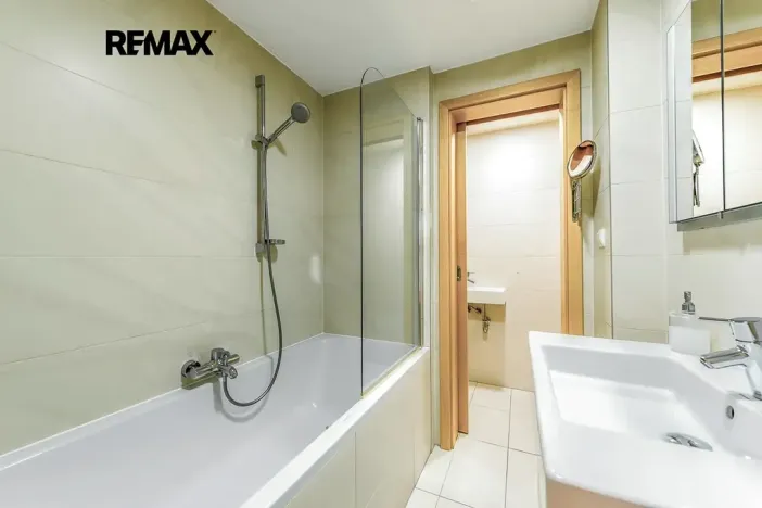 Pronájem bytu 2+kk, Praha - Žižkov, Ke kapslovně, 70 m2