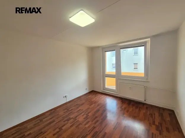 Pronájem bytu 1+1, Rosice, Komenského náměstí, 31 m2