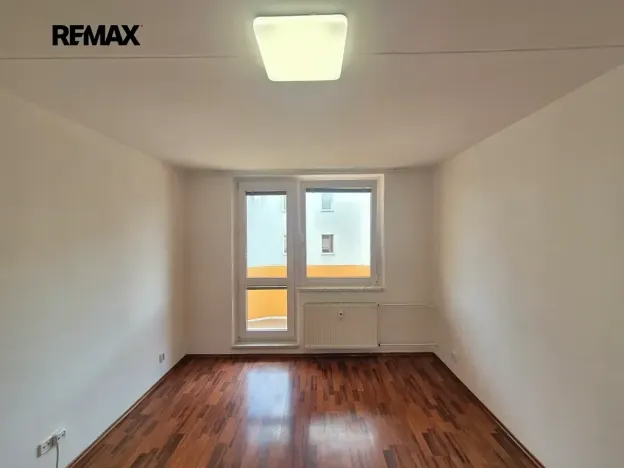 Pronájem bytu 1+1, Rosice, Komenského náměstí, 31 m2
