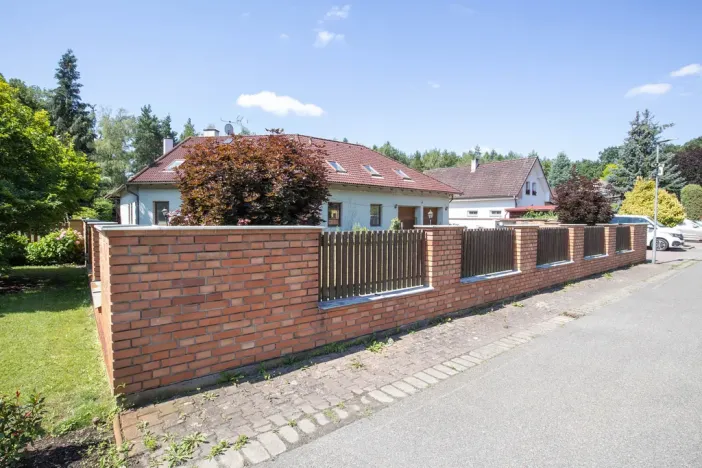 Prodej rodinného domu, Sezemice - Veská, 400 m2