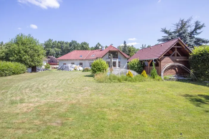 Prodej rodinného domu, Sezemice - Veská, 400 m2
