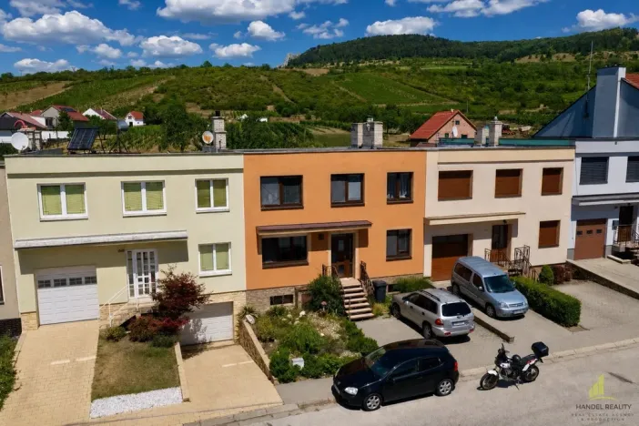Prodej rodinného domu, Perná, 250 m2