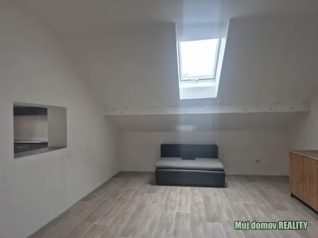Pronájem bytu 1+1, Praha - Štěrboholy, Pod areálem, 45 m2