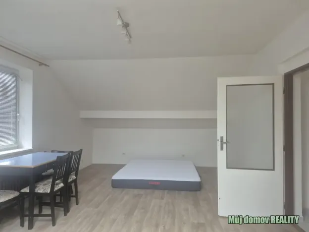 Pronájem bytu 1+1, Praha - Štěrboholy, Pod areálem, 45 m2