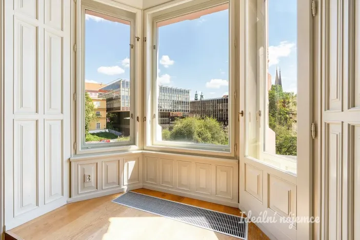 Pronájem bytu 3+kk, Praha - Nové Město, Na Moráni, 94 m2