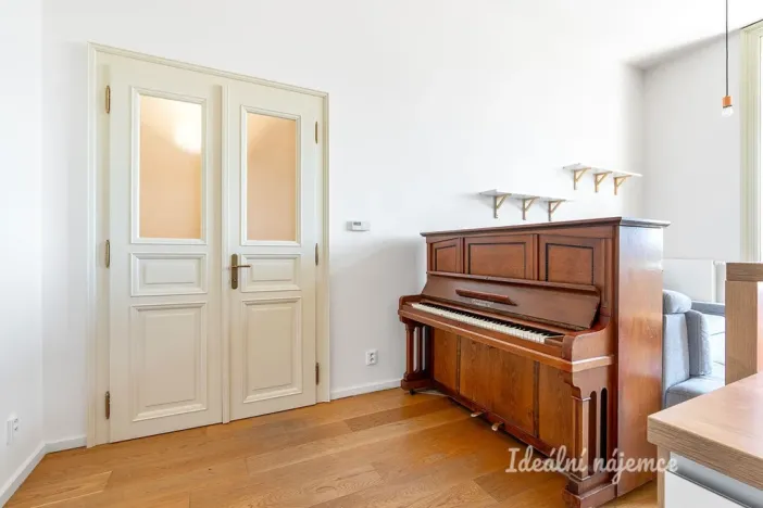 Pronájem bytu 3+kk, Praha - Nové Město, Na Moráni, 94 m2