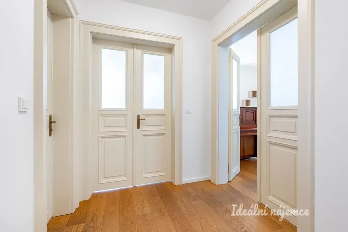 Pronájem bytu 3+kk, Praha - Nové Město, Na Moráni, 94 m2