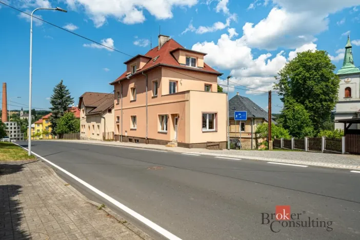 Prodej rodinného domu, Plesná, 5. května, 185 m2