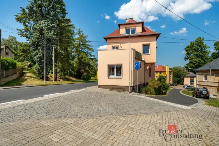 Prodej rodinného domu, Plesná, 5. května, 185 m2