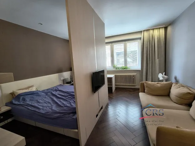 Pronájem bytu 1+1, Praha - Podolí, Podolská, 41 m2