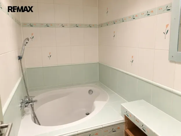 Prodej bytu 3+1, Karlovy Vary - Rybáře, Chomutovská, 67 m2