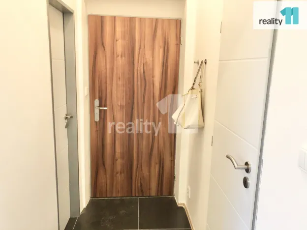 Pronájem bytu 2+kk, Praha - Hrdlořezy, Českobrodská, 35 m2