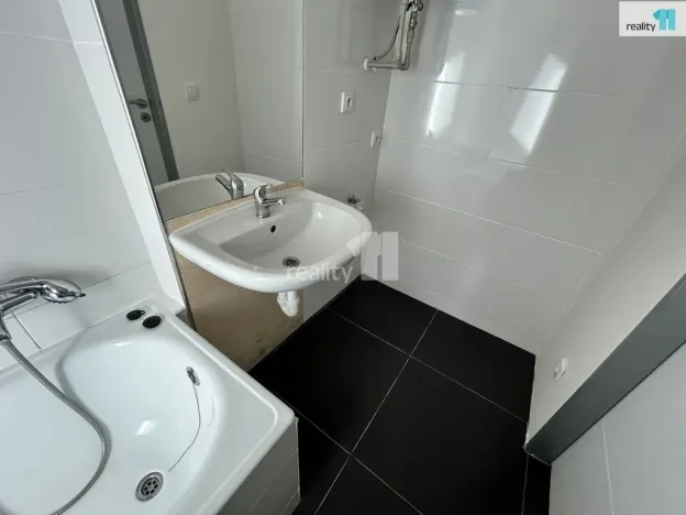 Pronájem bytu 2+kk, Praha - Hrdlořezy, Českobrodská, 35 m2