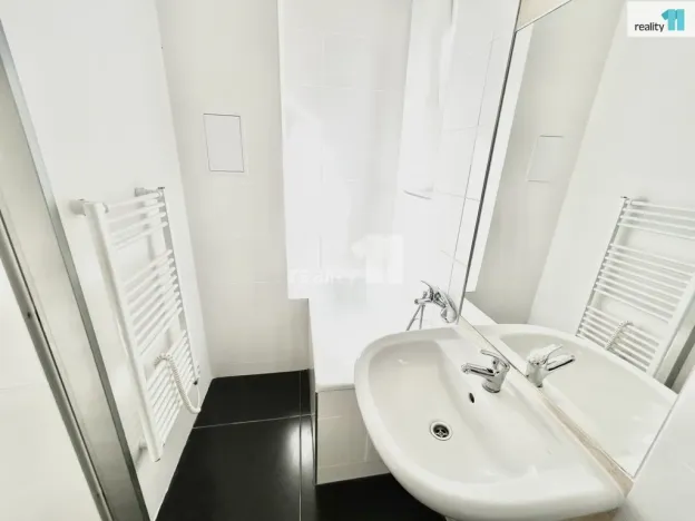 Pronájem bytu 2+kk, Praha - Hrdlořezy, Českobrodská, 35 m2