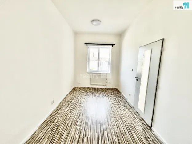 Pronájem bytu 2+kk, Praha - Hrdlořezy, Českobrodská, 35 m2