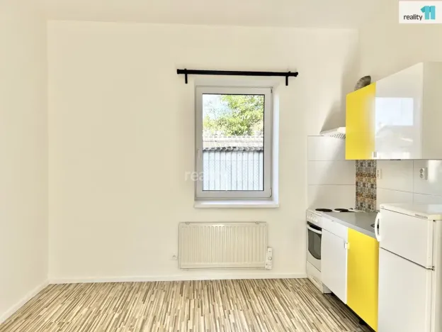 Pronájem bytu 2+kk, Praha - Hrdlořezy, Českobrodská, 35 m2
