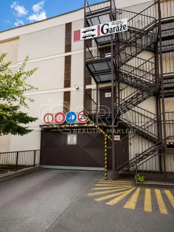 Pronájem garáže, Praha - Kobylisy, Frýdlantská, 18 m2