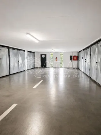 Pronájem garáže, Praha - Kobylisy, Frýdlantská, 18 m2