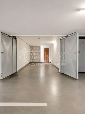 Pronájem garáže, Praha - Kobylisy, Frýdlantská, 18 m2