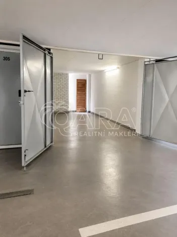 Pronájem garáže, Praha - Kobylisy, Frýdlantská, 18 m2