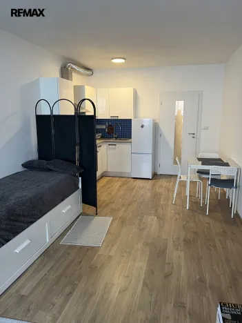 Pronájem bytu 1+kk, Zlín - Malenovice, Hřebíčkova, 30 m2