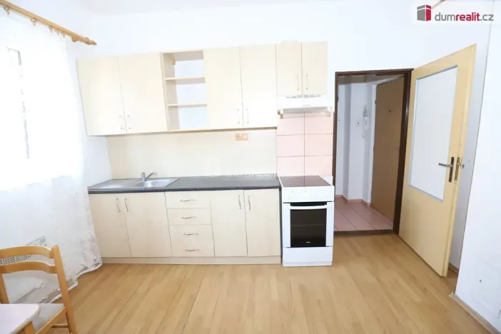 Pronájem bytu 1+1, Bečov nad Teplou, Nádražní, 33 m2
