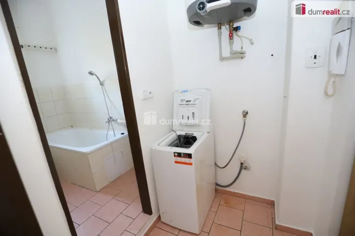 Pronájem bytu 1+1, Bečov nad Teplou, Nádražní, 33 m2