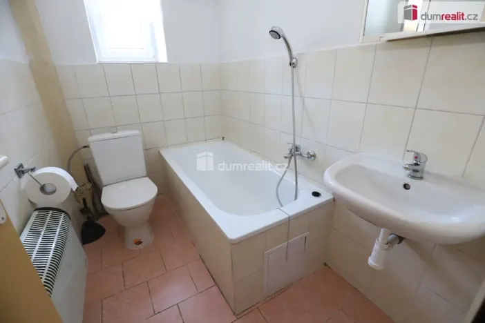 Pronájem bytu 1+1, Bečov nad Teplou, Nádražní, 33 m2