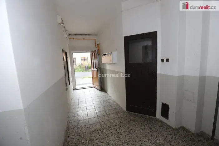 Pronájem bytu 1+1, Bečov nad Teplou, Nádražní, 33 m2