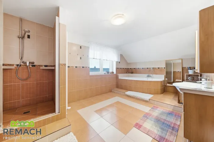 Prodej rodinného domu, Blatnice pod Svatým Antonínkem, 335 m2