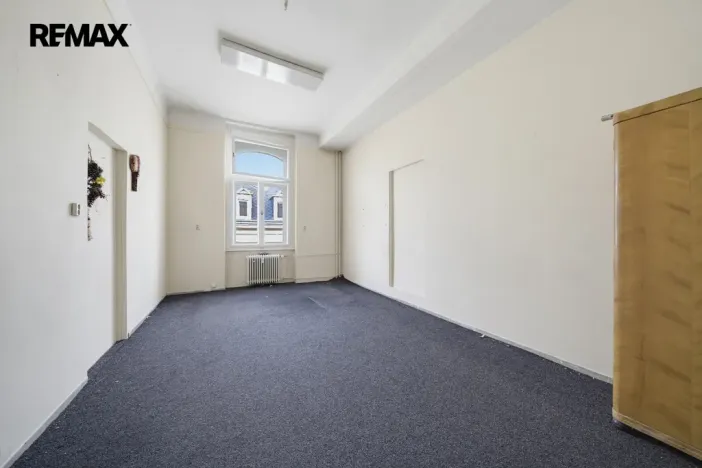 Prodej kanceláře, Karlovy Vary, Jaltská, 61 m2